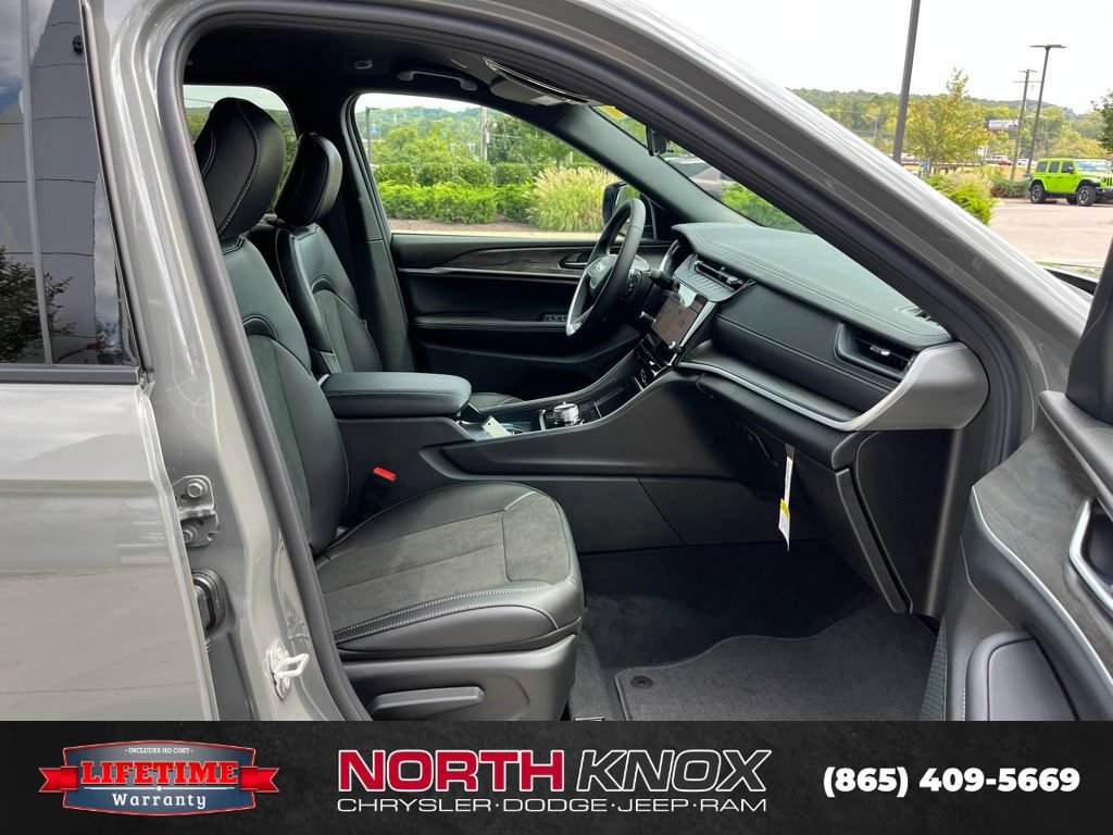New 2027 Jeep Grand Cherokee Altitude AWD/4WD image 25