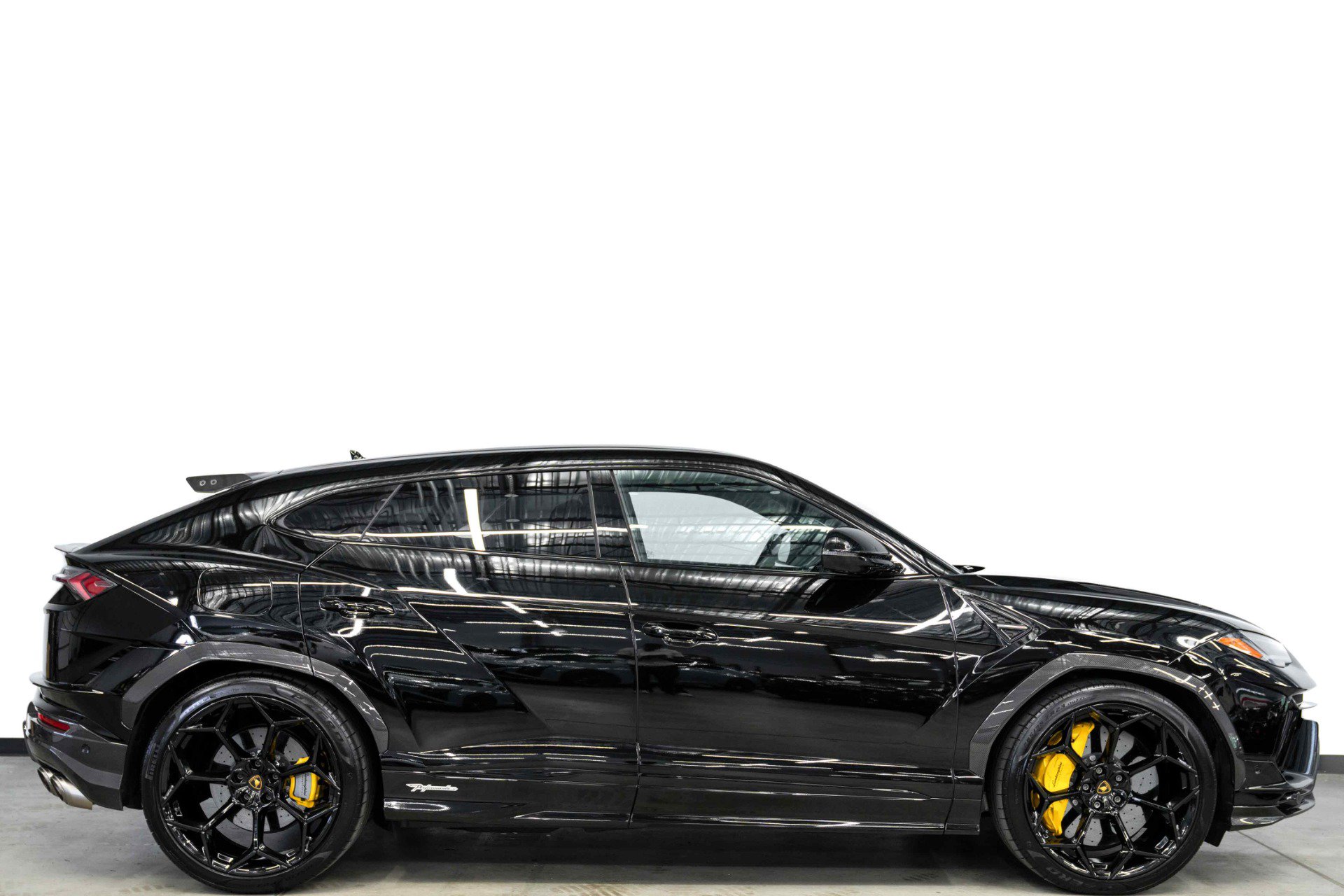 Used 2023 Lamborghini Urus Performante AWD/4WD image 2