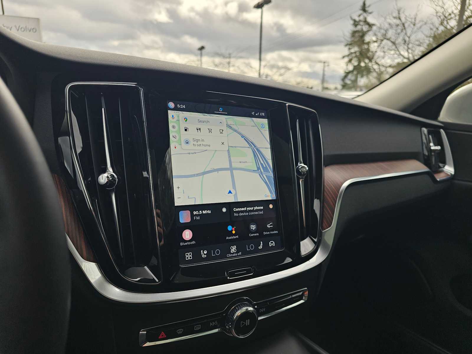 Certified 2025 Volvo V60 B5 Cross Country Plus image 28