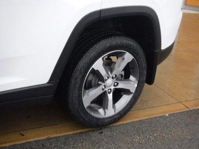 New 2025 Jeep Grand Cherokee Limited w/ MOPAR Finishing Package image 4