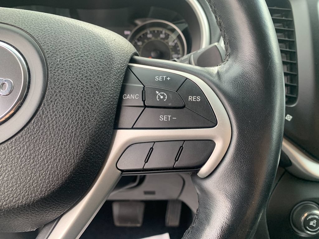 Used 2015 Jeep Cherokee Trailhawk w/ Leather Interior Group AWD/4WD image 29