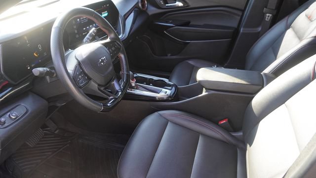 Used 2024 Chevrolet Trax RS w/ Sunroof Package FWD image 19