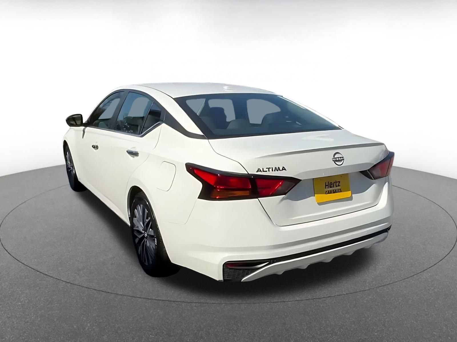Used 2025 Nissan Altima 2.5 SV FWD image 10