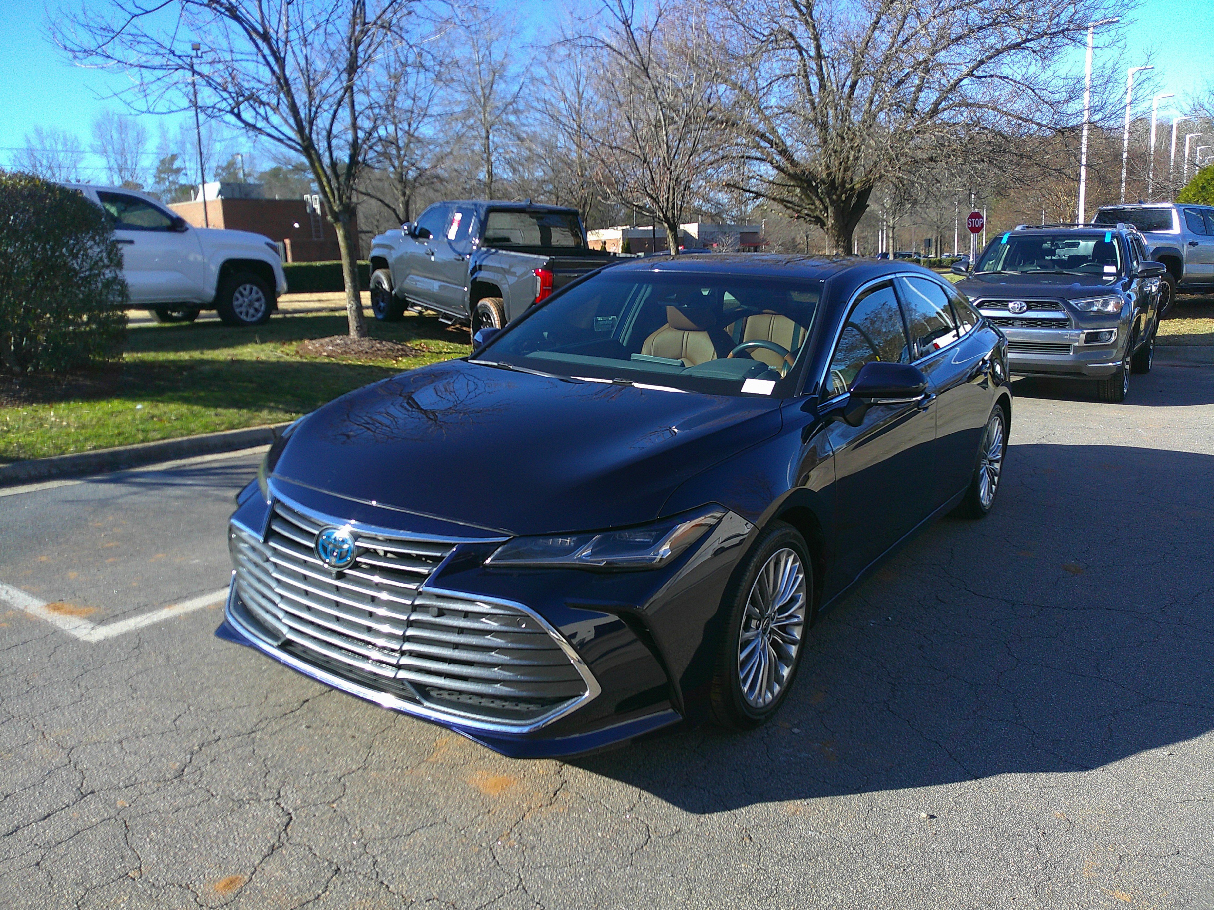 Used 2022 Toyota Avalon Limited image 5