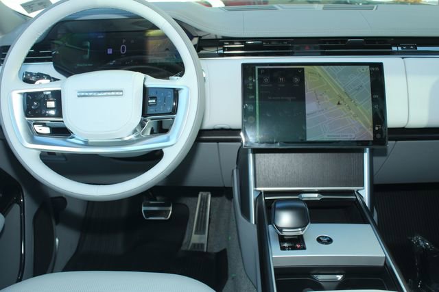 New 2026 Land Rover Range Rover SV image 4