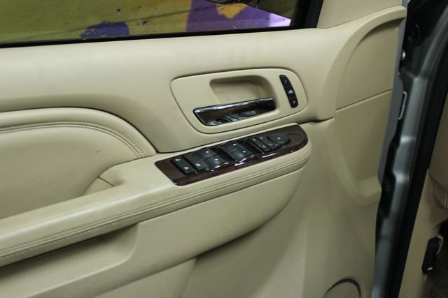 Used 2013 Cadillac Escalade Premium image 13