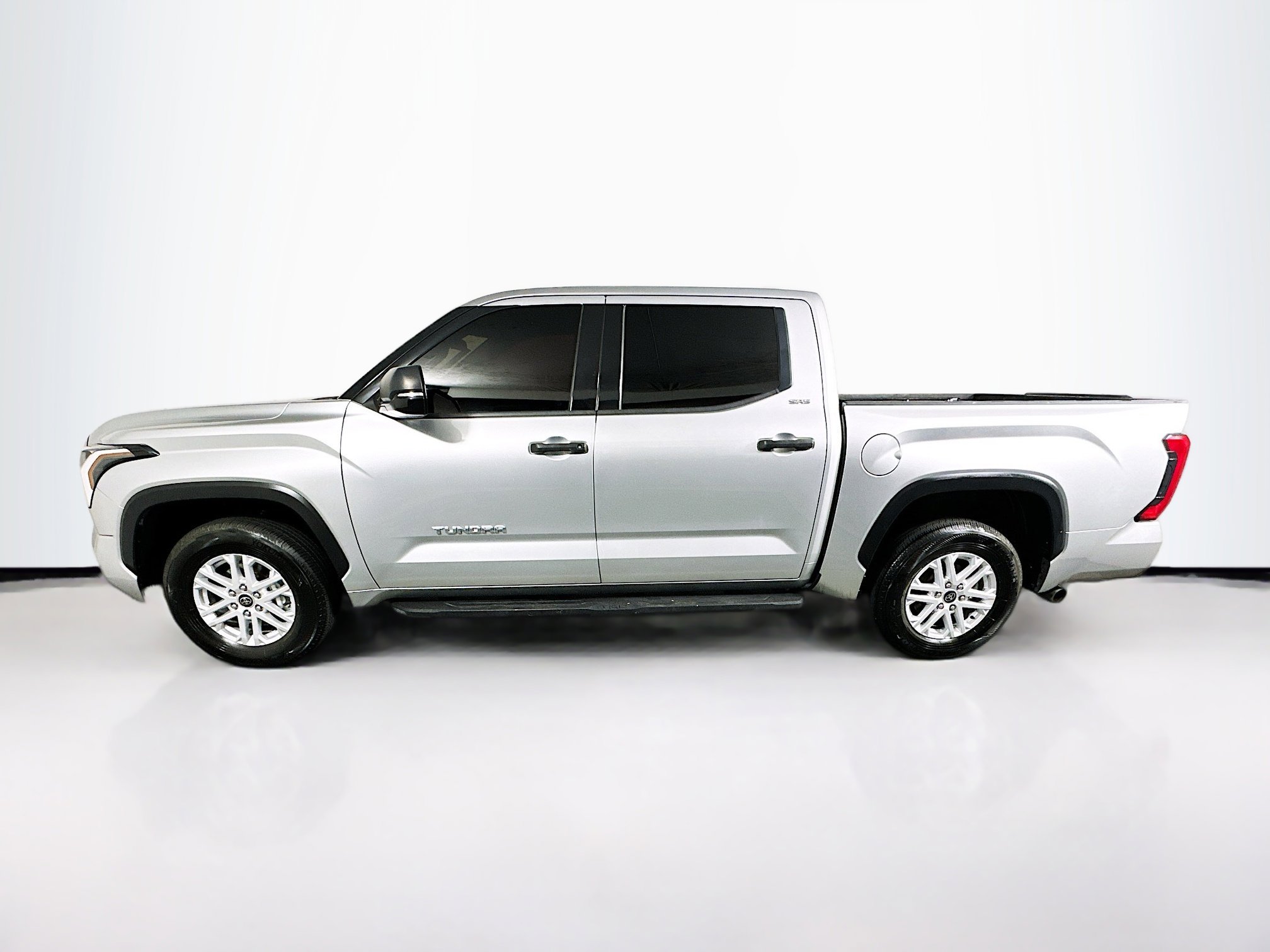 Used 2022 Toyota Tundra SR5 w/ Convenience Package image 6
