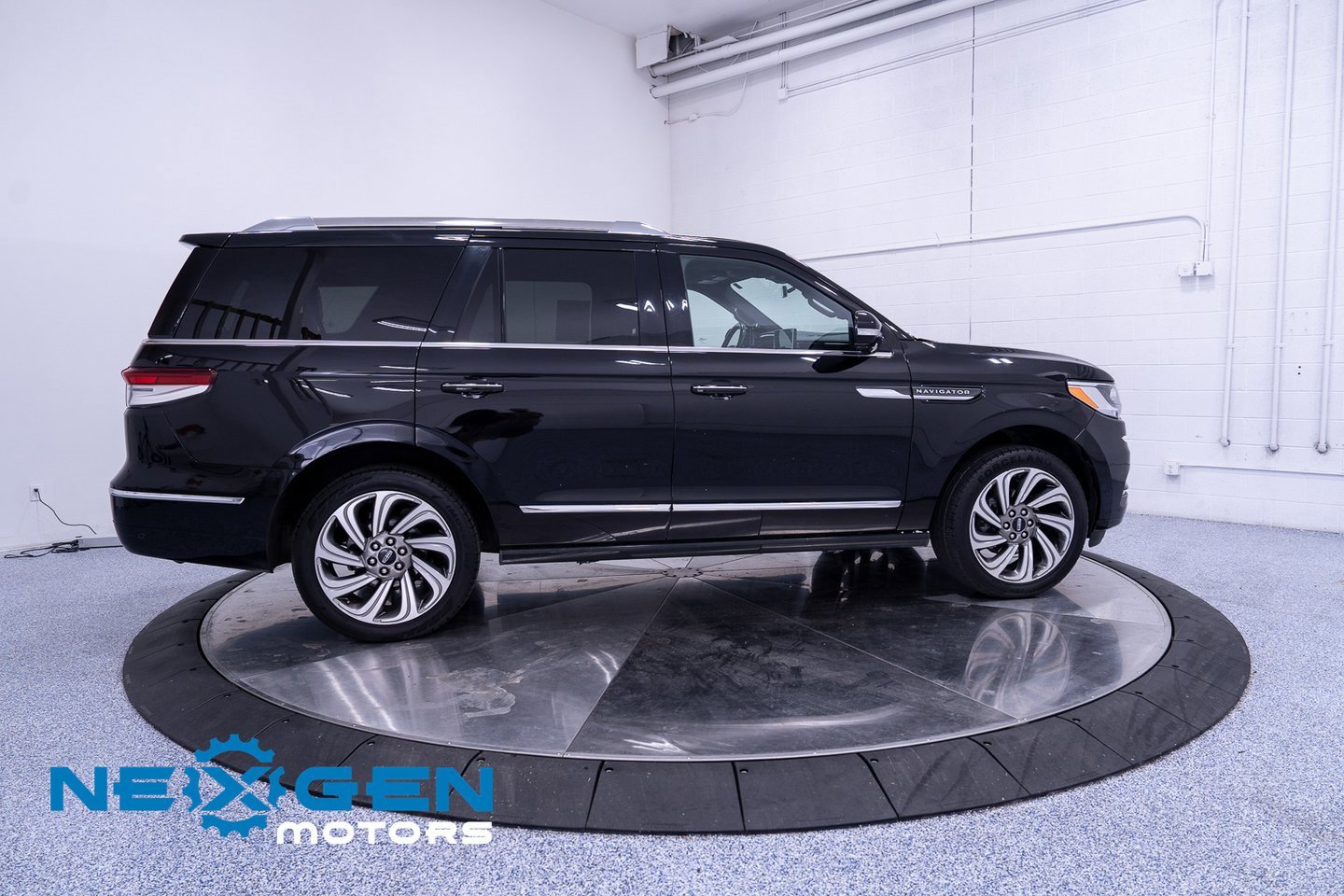 Used 2022 Lincoln Navigator Reserve image 37