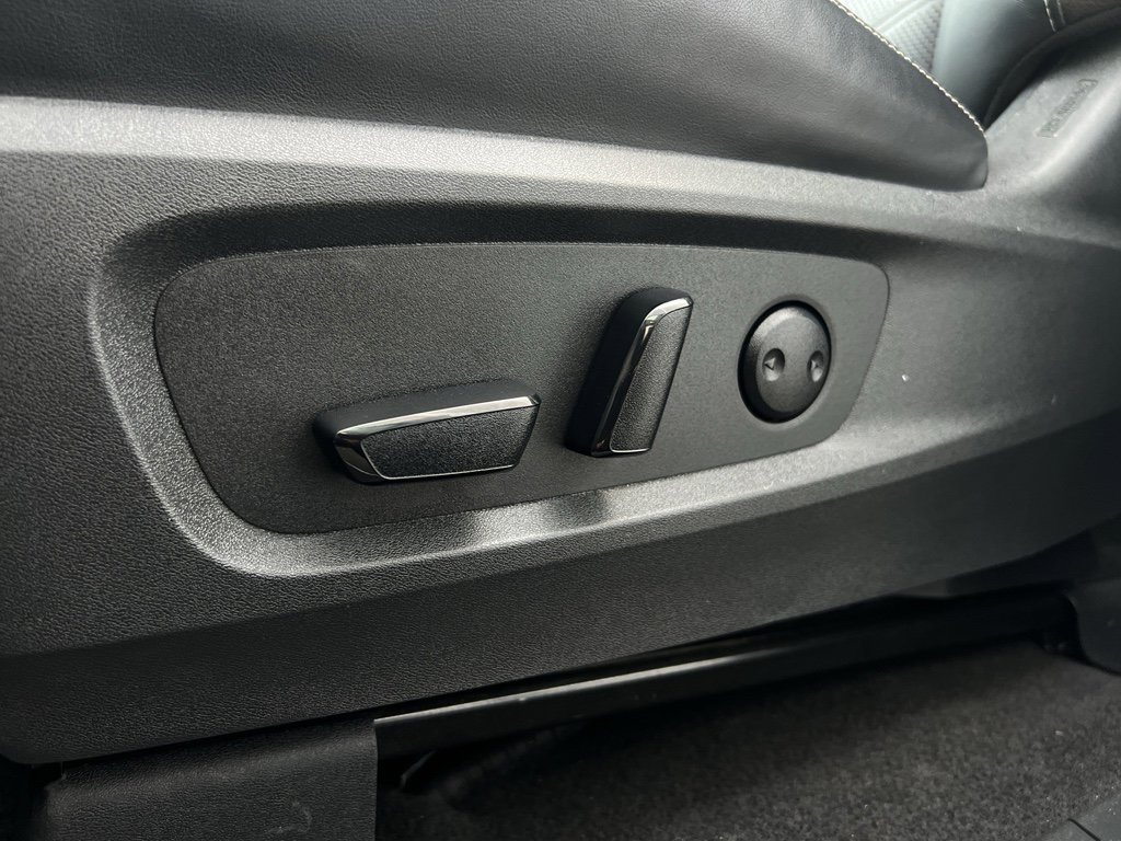 Used 2023 Nissan Pathfinder Platinum image 12