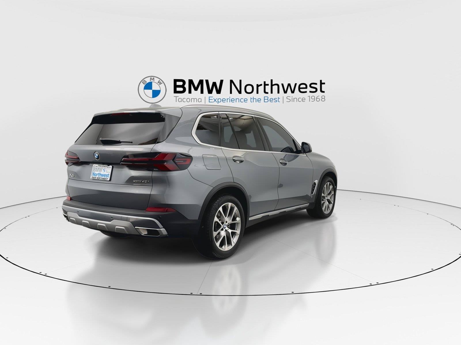 Used 2024 BMW X5 xDrive40i w/ Parking Assistance Package AWD/4WD image 3