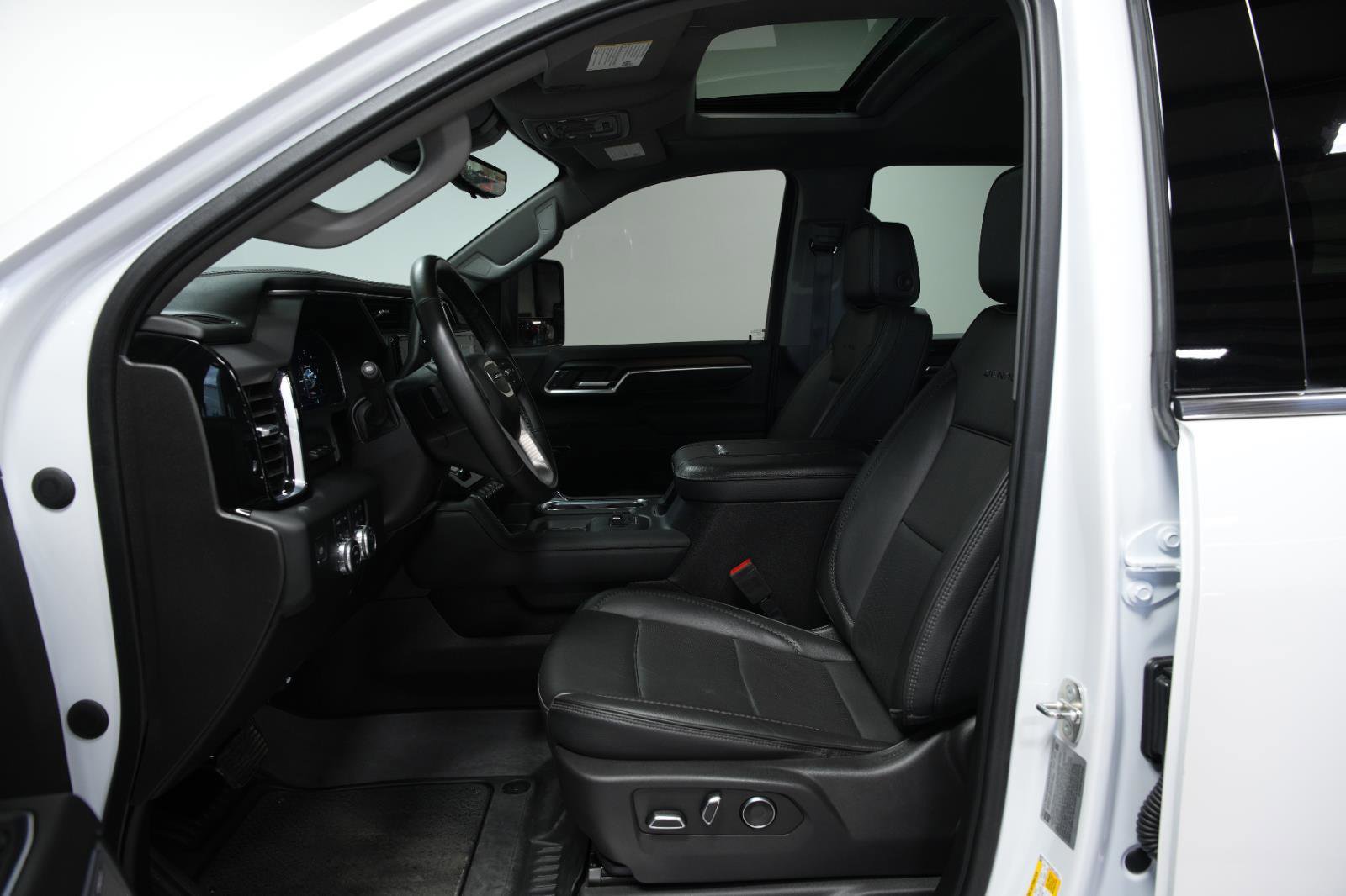 Used 2024 GMC Sierra 2500 Denali w/ Denali Reserve Package image 27