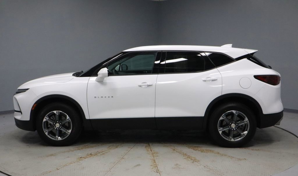 Used 2025 Chevrolet Blazer LT FWD image 7