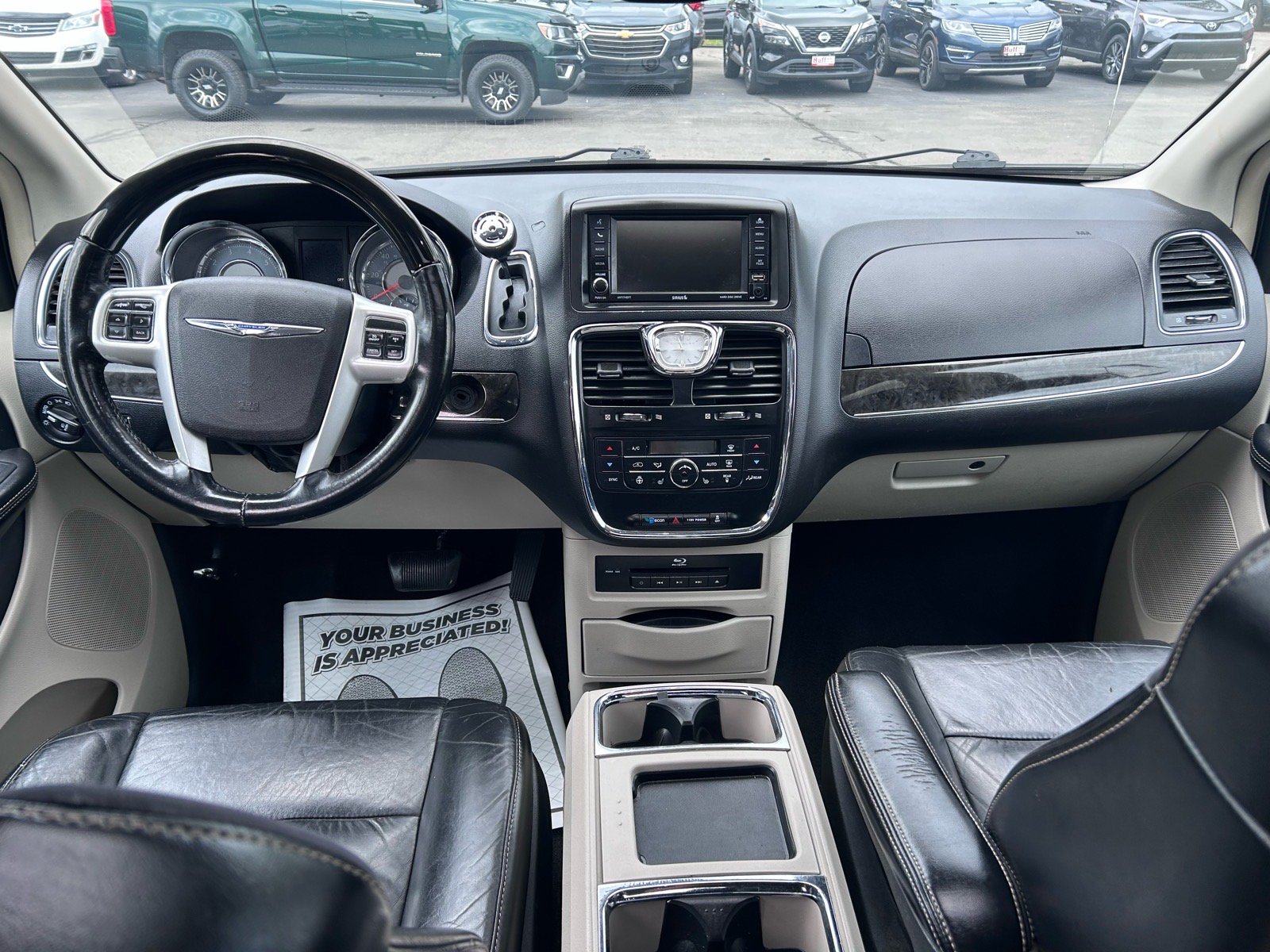 Used 2016 Chrysler Town & Country Limited Platinum FWD image 20