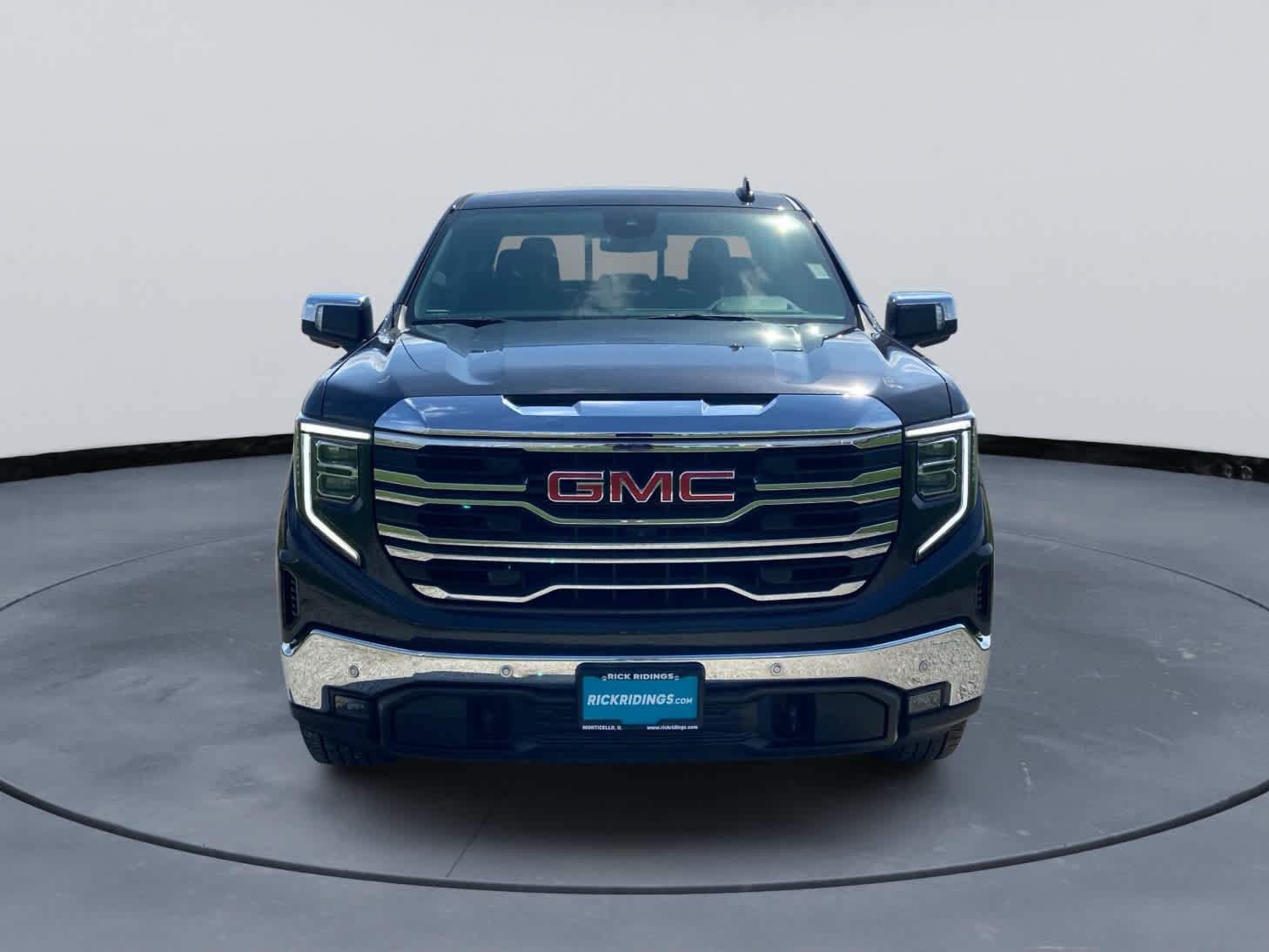 Used 2024 GMC Sierra 1500 SLT w/ SLT Premium Plus Package RWD image 3