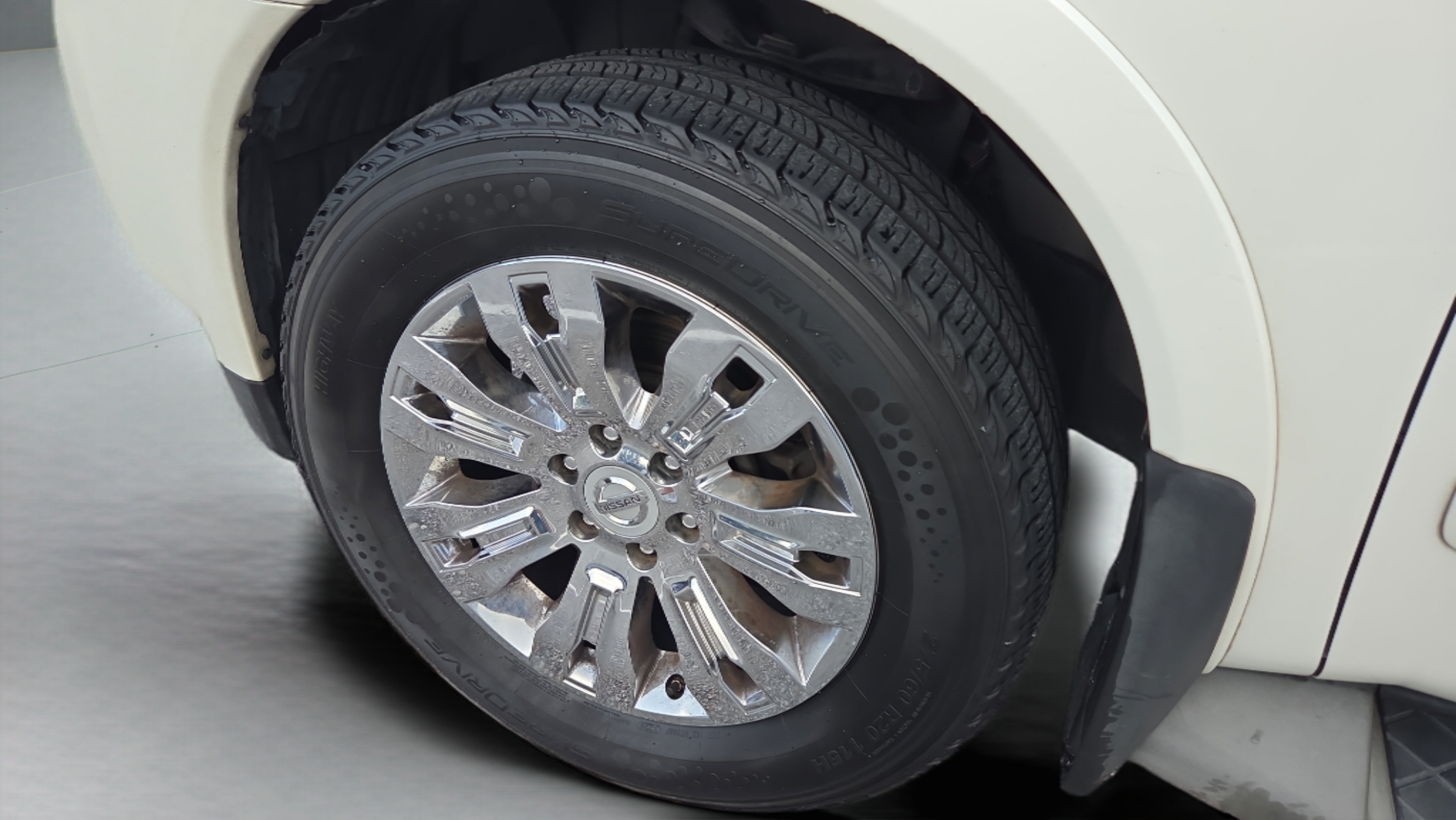 Used 2015 Nissan Armada Platinum w/ 2nd Row Captain Seat Package RWD image 31