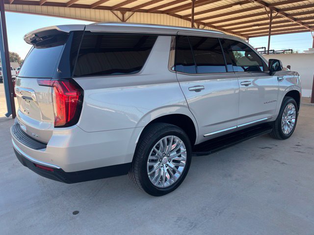 Used 2023 GMC Yukon SLT w/ SLT Premium Package AWD/4WD image 4