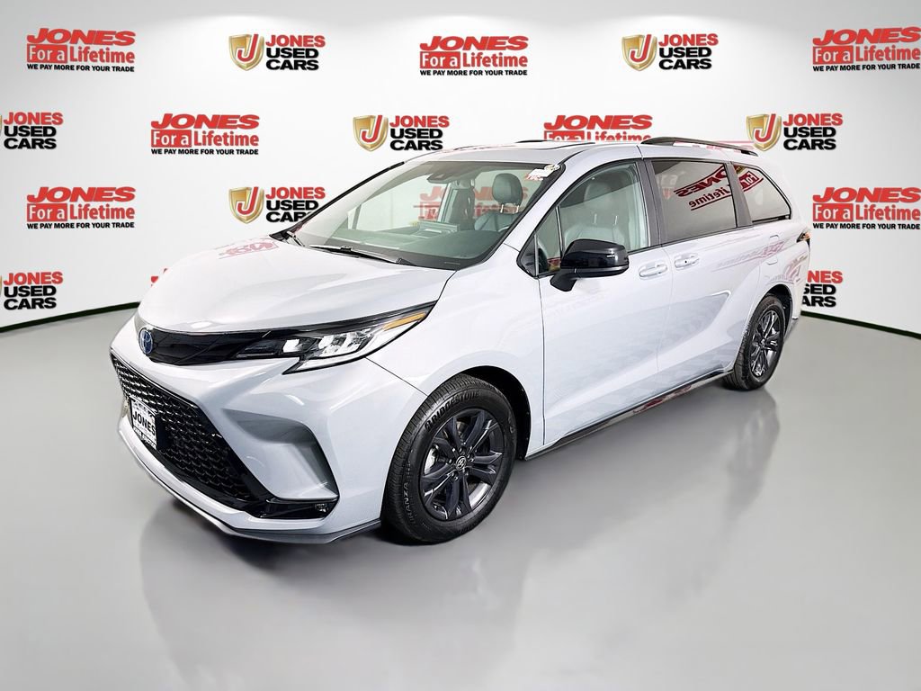 Certified 2025 Toyota Sienna XSE AWD/4WD image 15