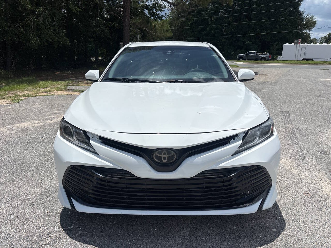 Used 2018 Toyota Camry LE FWD image 1