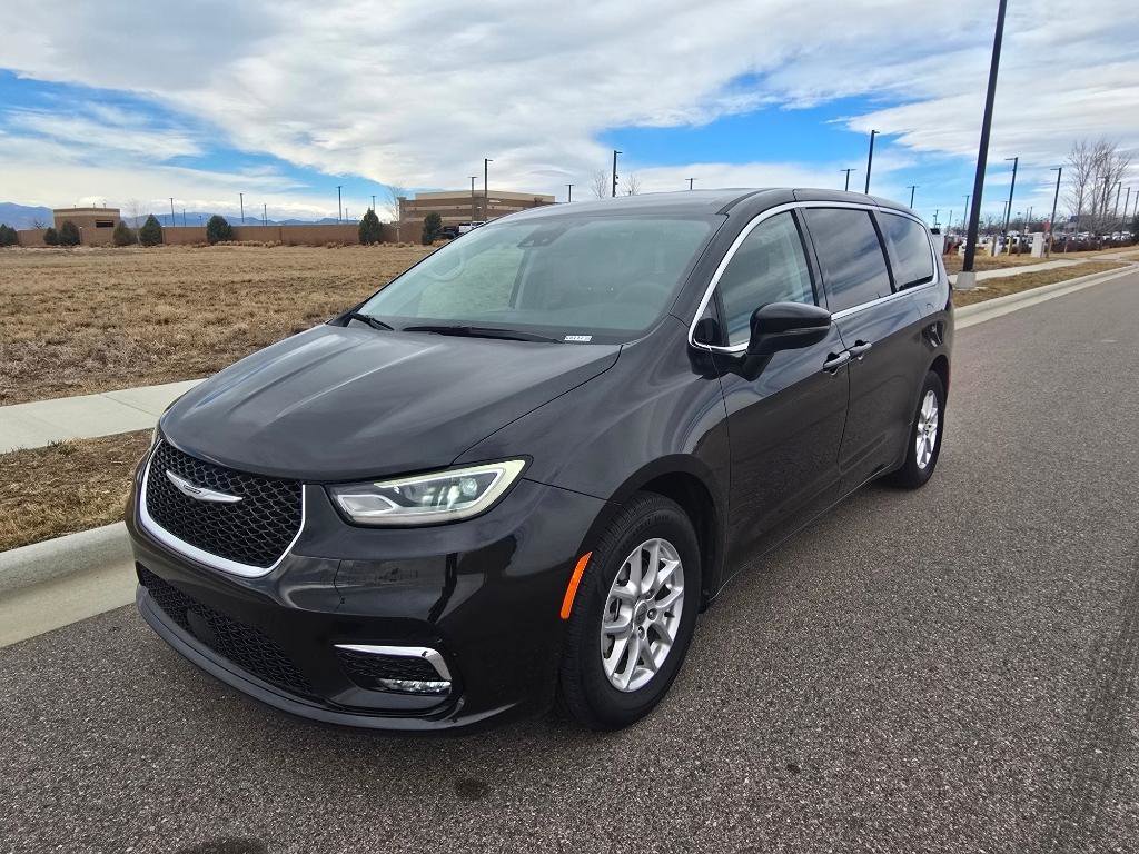 Used 2023 Chrysler Pacifica Touring-L