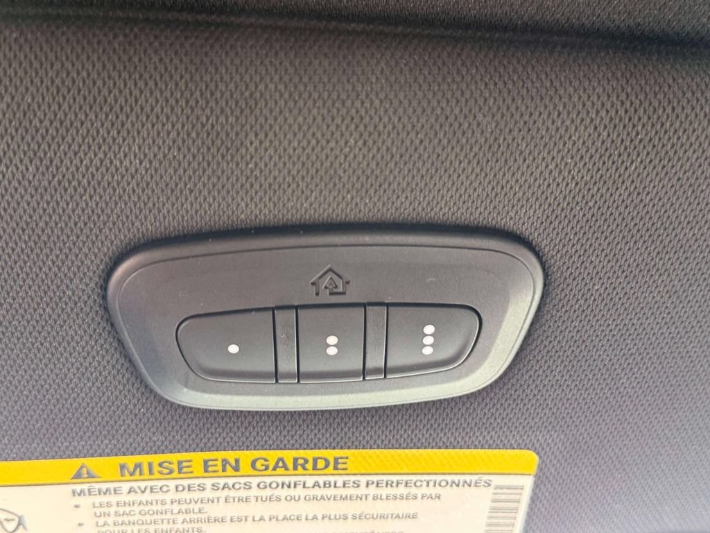 Used 2025 Chrysler Pacifica Select FWD image 31