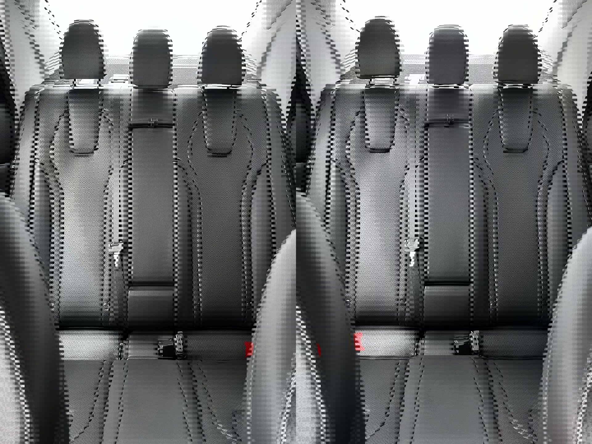 Used 2024 Hyundai Elantra Limited image 16