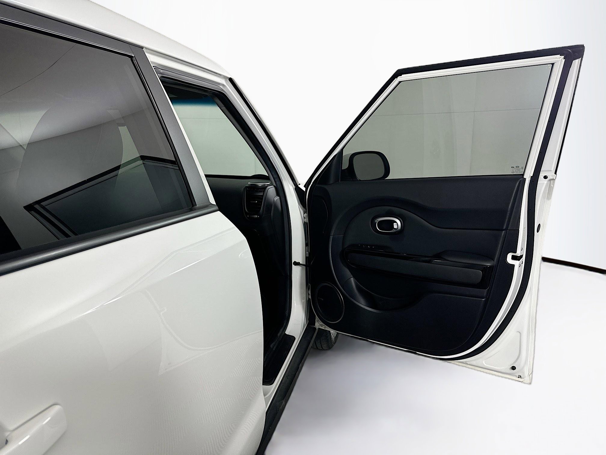 Used 2016 Kia Soul ! w/ Premium Package image 32