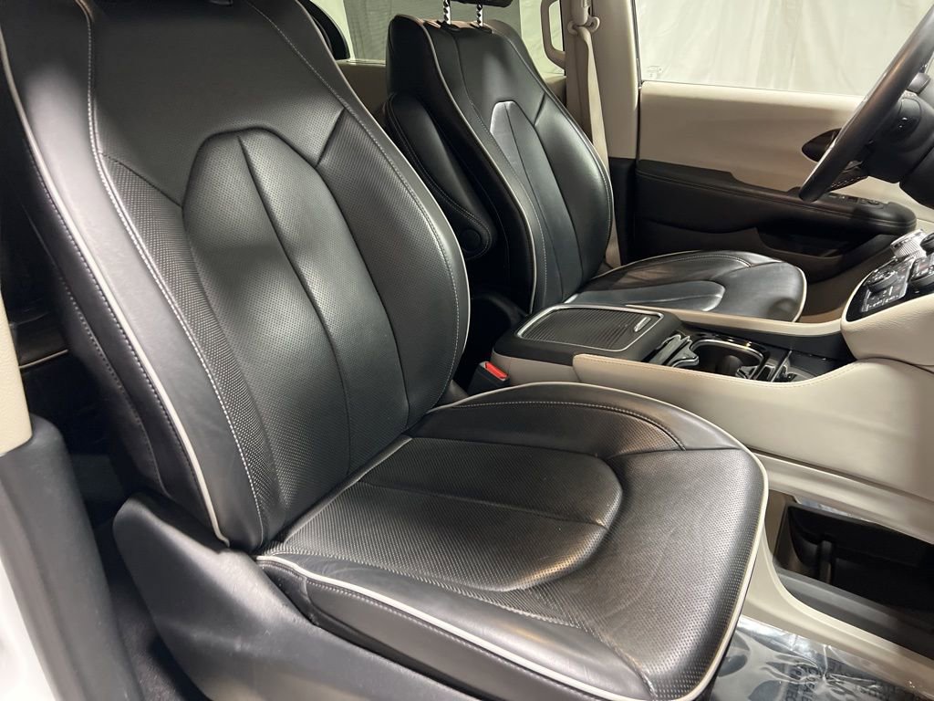 Used 2024 Chrysler Pacifica Limited image 9