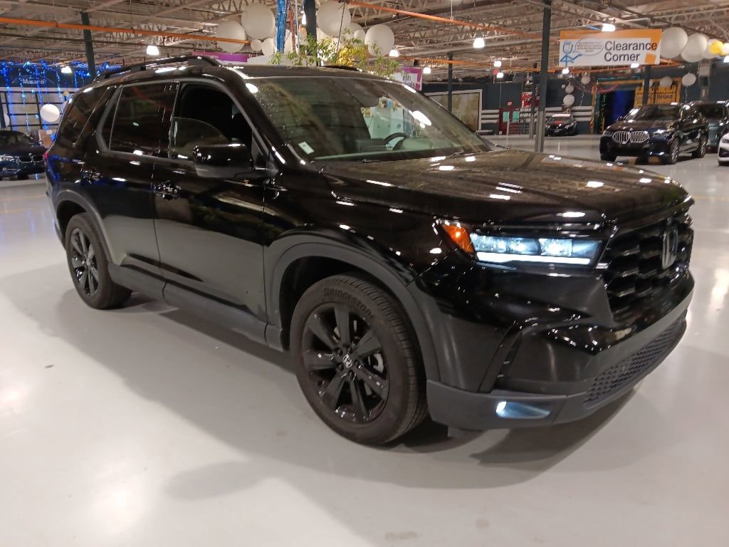 Used 2025 Honda Pilot Black Edition image 4