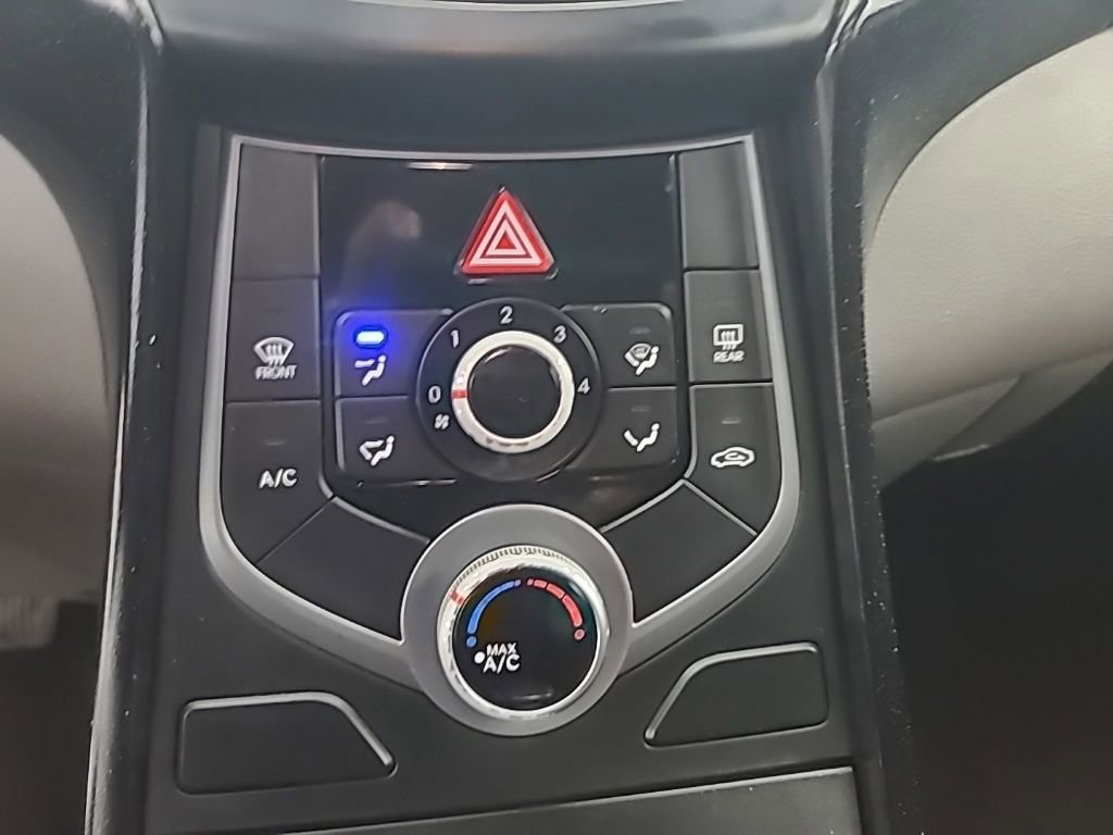 Used 2014 Hyundai Elantra SE FWD image 28