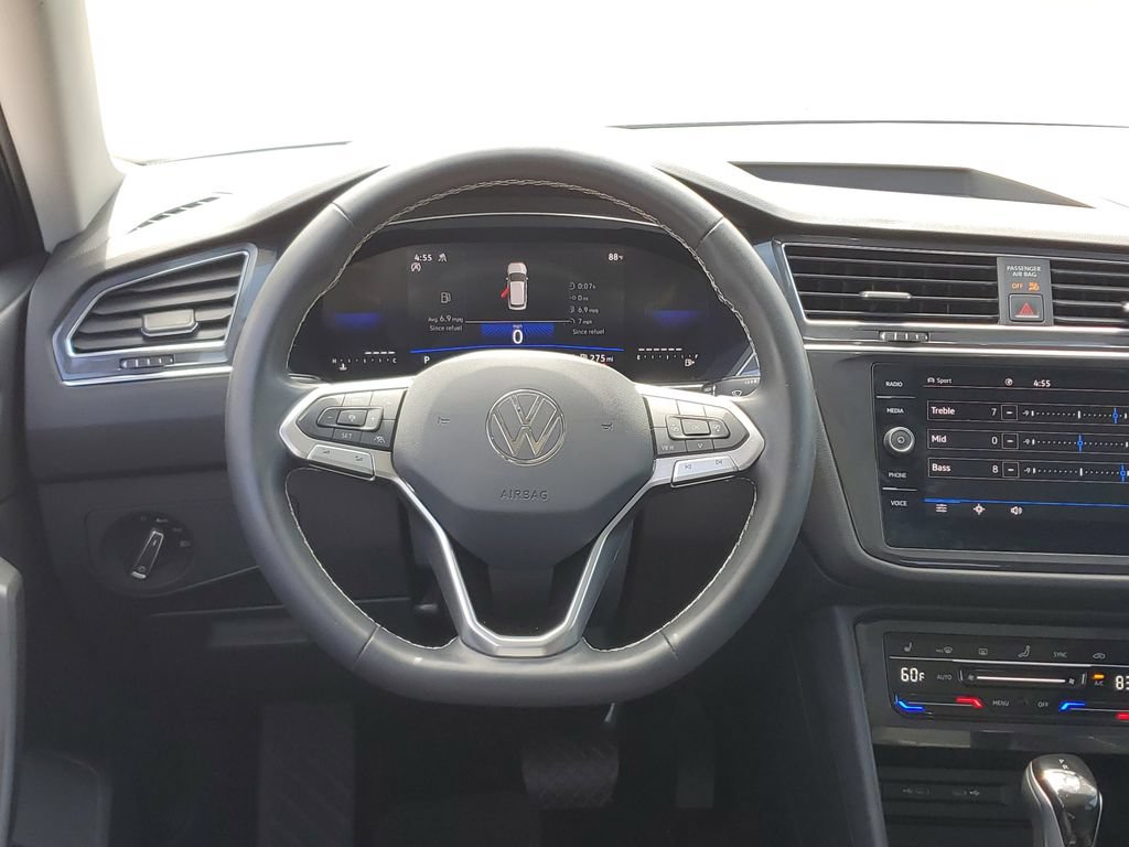 Certified 2023 Volkswagen Tiguan SE w/ Panoramic Sunroof Package AWD/4WD image 19