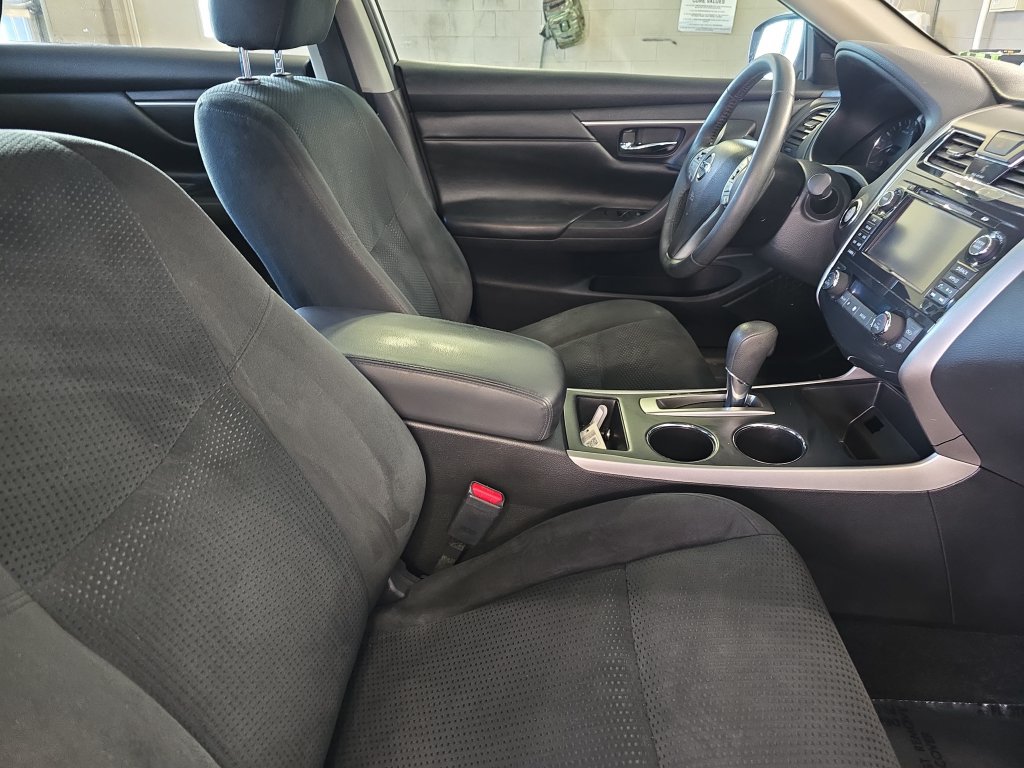 Used 2015 Nissan Altima 2.5 SV w/ Convenience Package FWD image 10