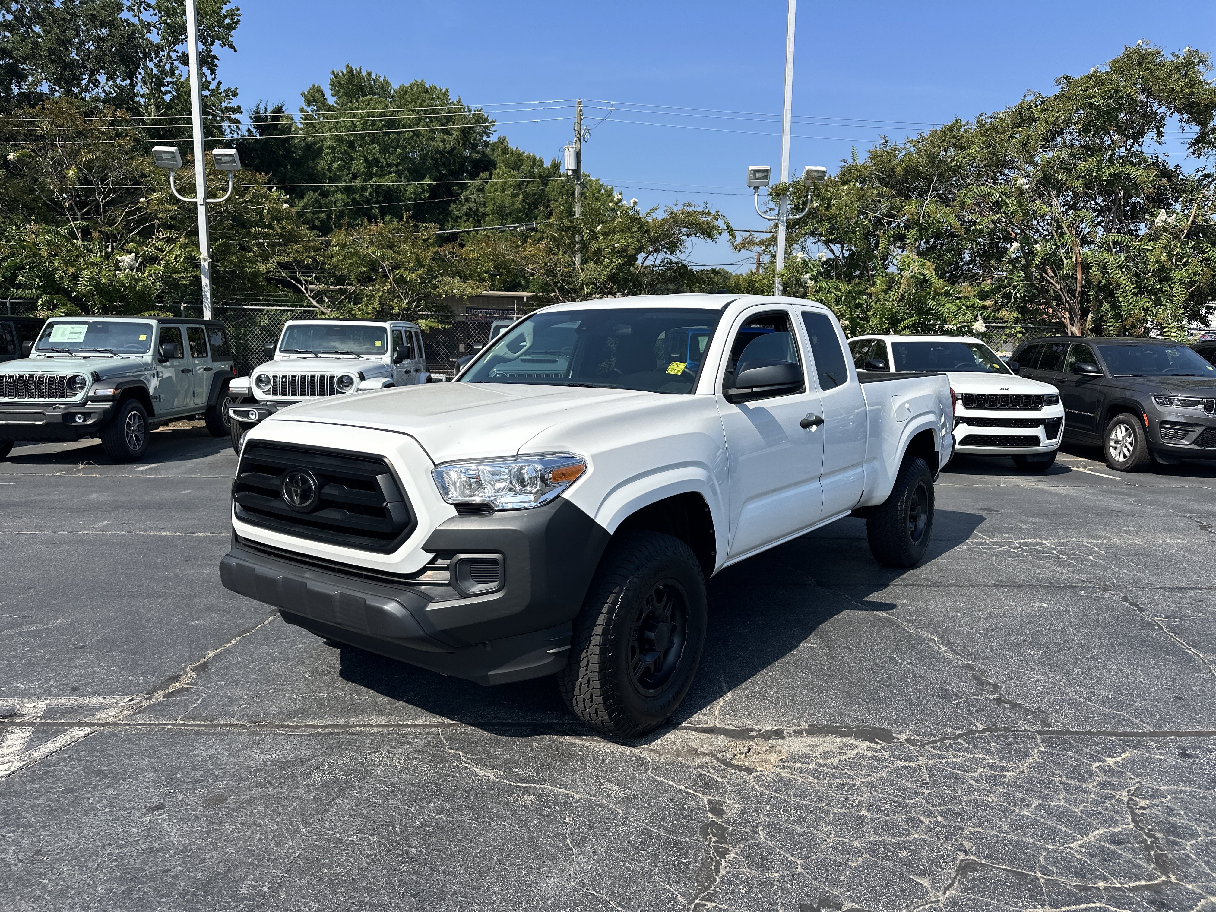 Used 2023 Toyota Tacoma SR RWD image 5