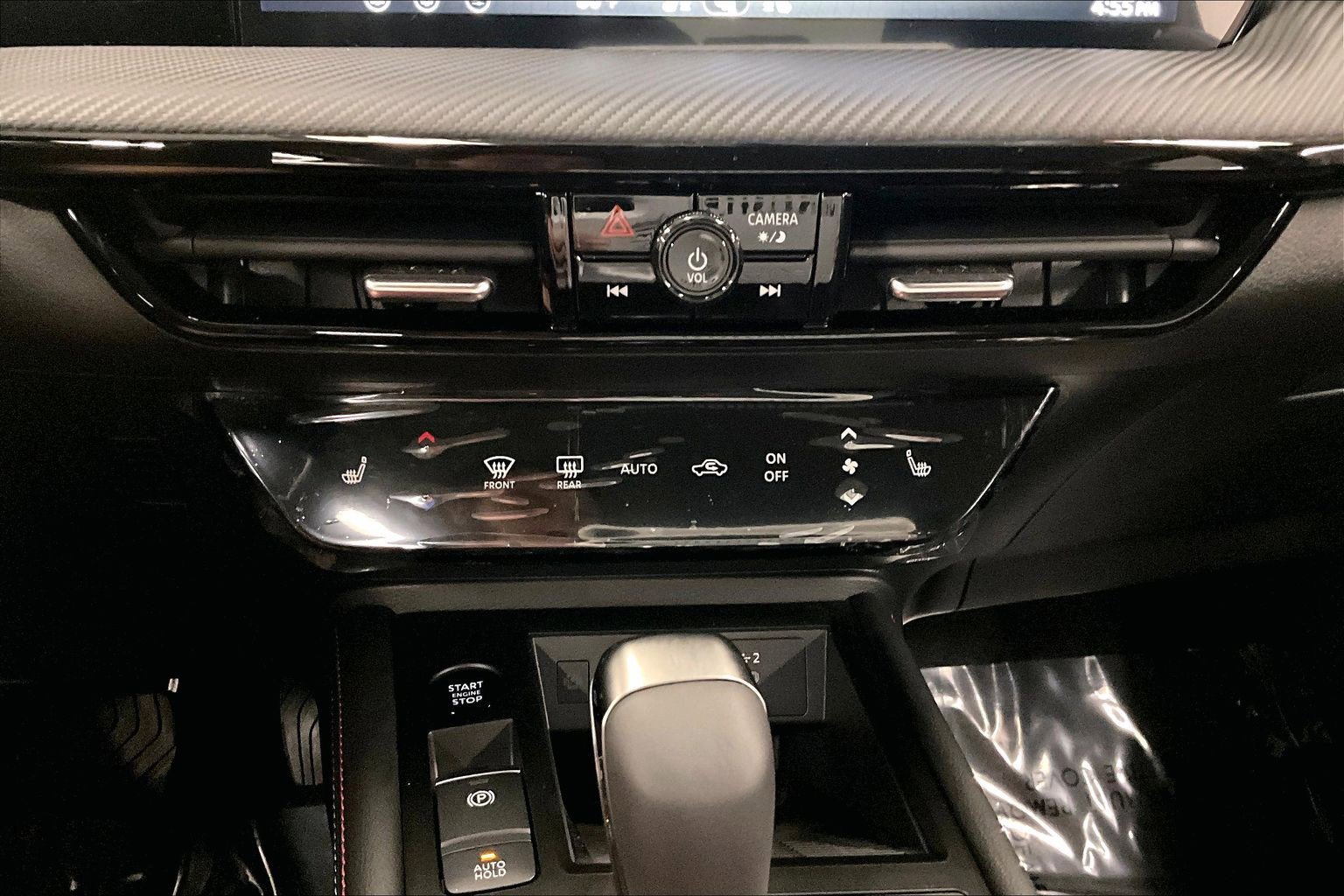 New 2026 Nissan Kicks SR w/ Cold Weather Package FWD image 24