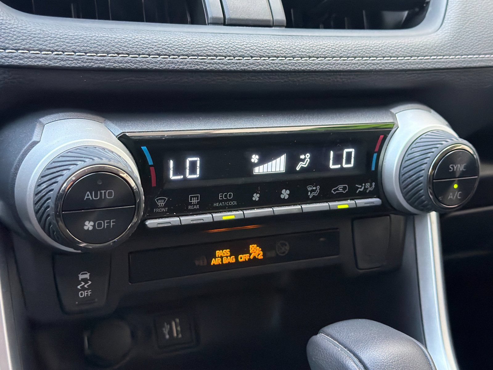 Used 2025 Toyota RAV4 LE AWD/4WD image 23