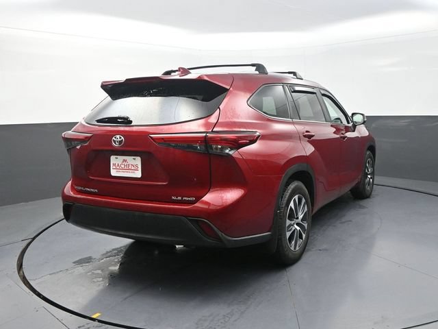 Used 2023 Toyota Highlander XLE AWD/4WD image 8