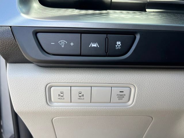 Certified 2022 Kia Carnival LX FWD image 11