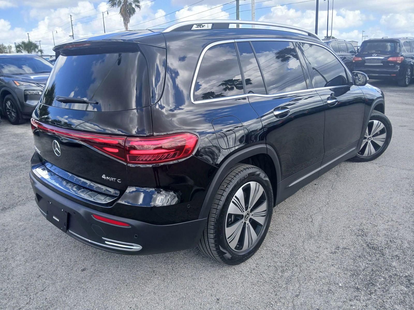 Used 2024 Mercedes-Benz EQB 300 4MATIC w/ Winter Package image 5