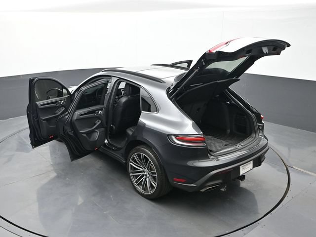 Certified 2025 Porsche Macan AWD/4WD image 27