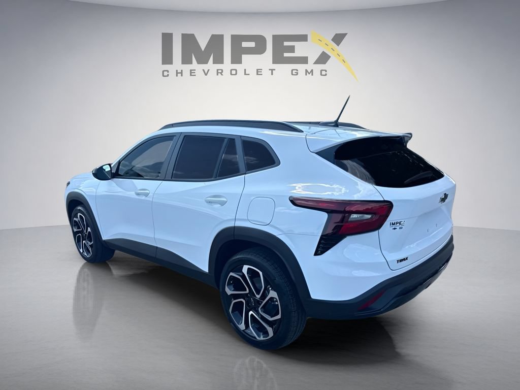 New 2026 Chevrolet Trax RS w/ Sunroof Package FWD image 3