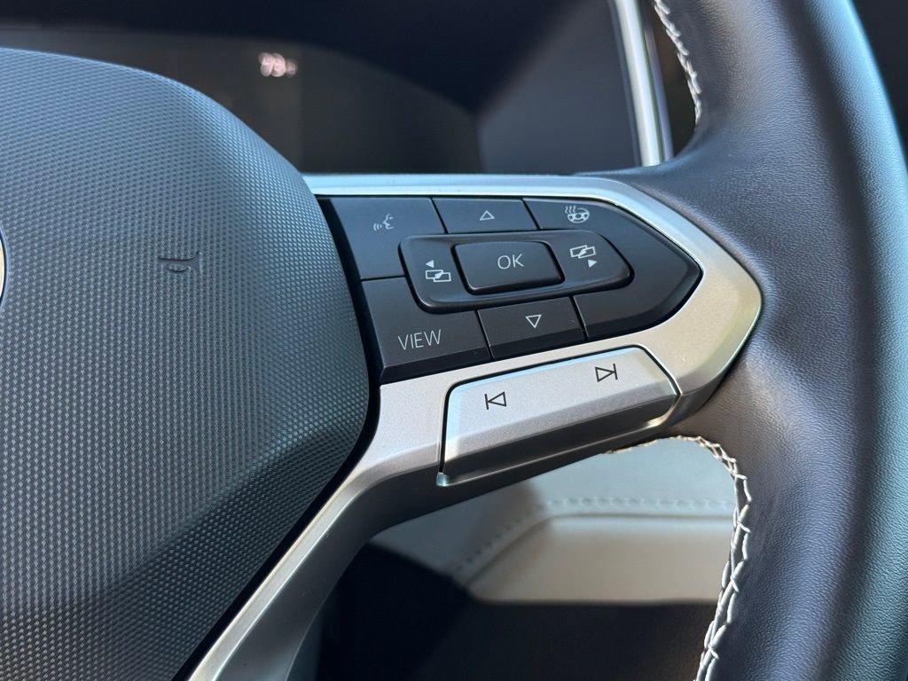 New 2026 Volkswagen Taos SE image 17