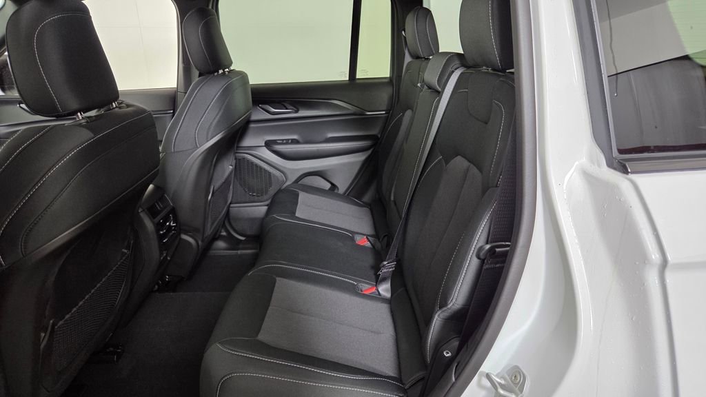 New 2025 Jeep Grand Cherokee Laredo w/ Luxury Tech Group I image 30
