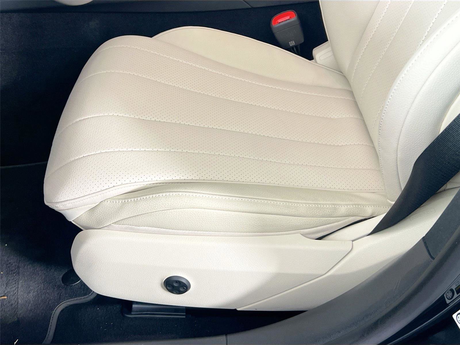 Used 2025 Mercedes-Benz E 350 4MATIC Sedan image 18