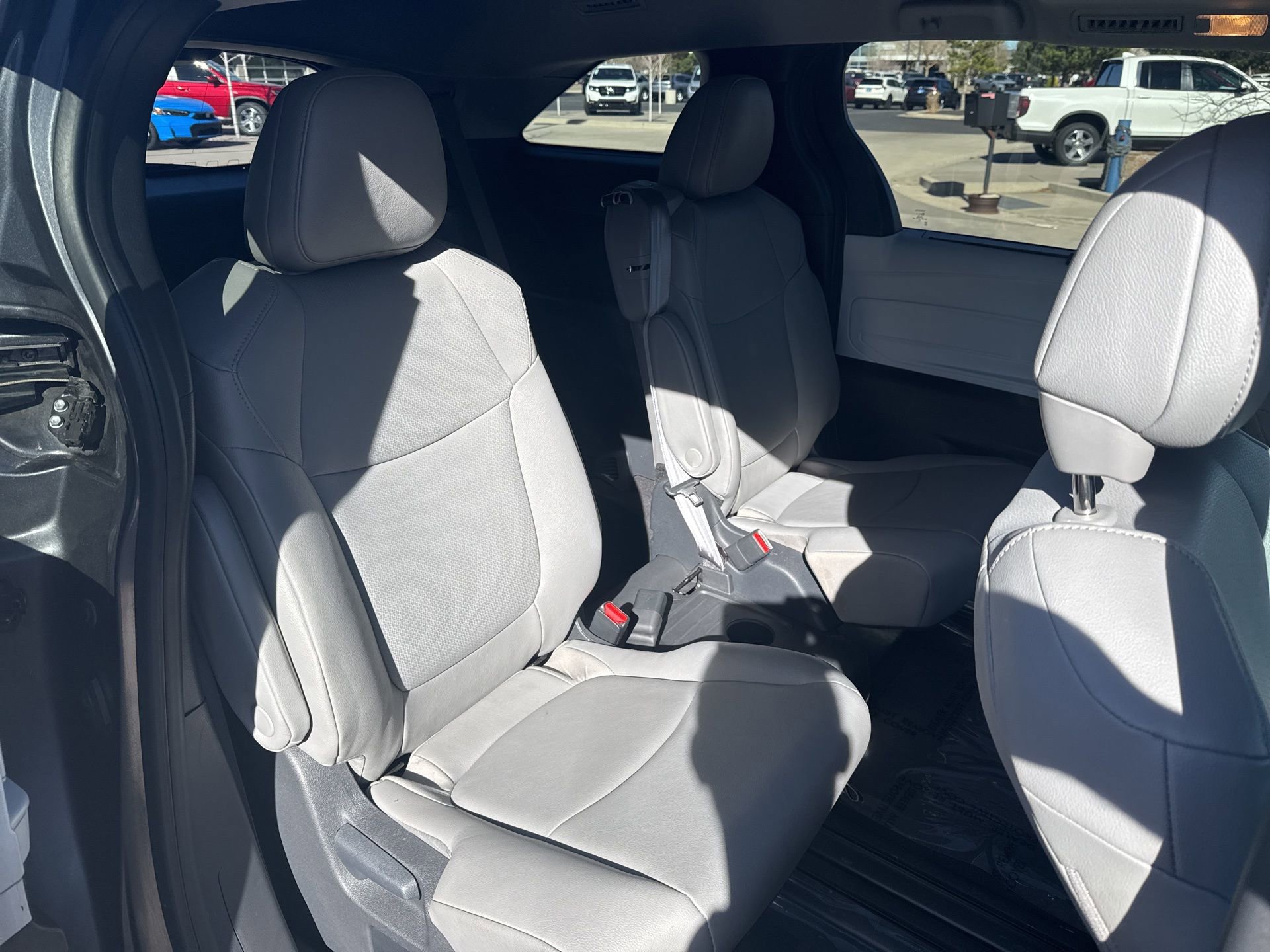 Used 2025 Toyota Sienna XLE image 26