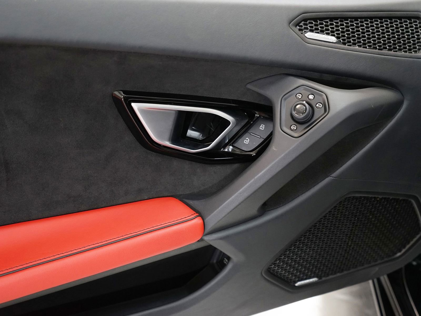 Used 2023 Lamborghini Huracan EVO image 12