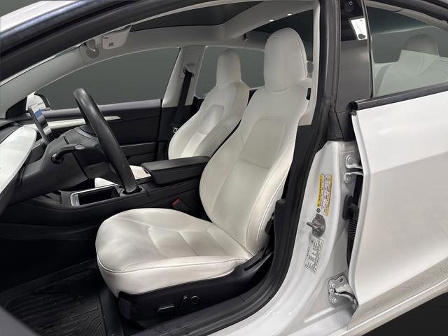 Used 2021 Tesla Model 3 Standard Range Plus image 4