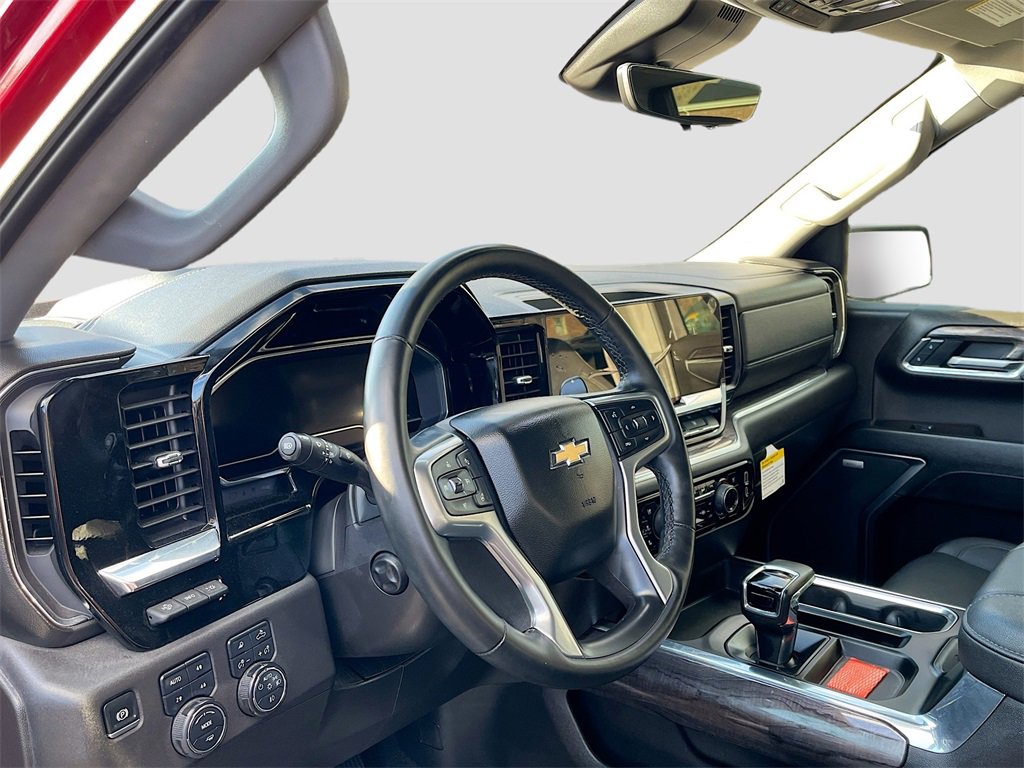 Used 2025 Chevrolet Silverado 1500 LTZ image 9
