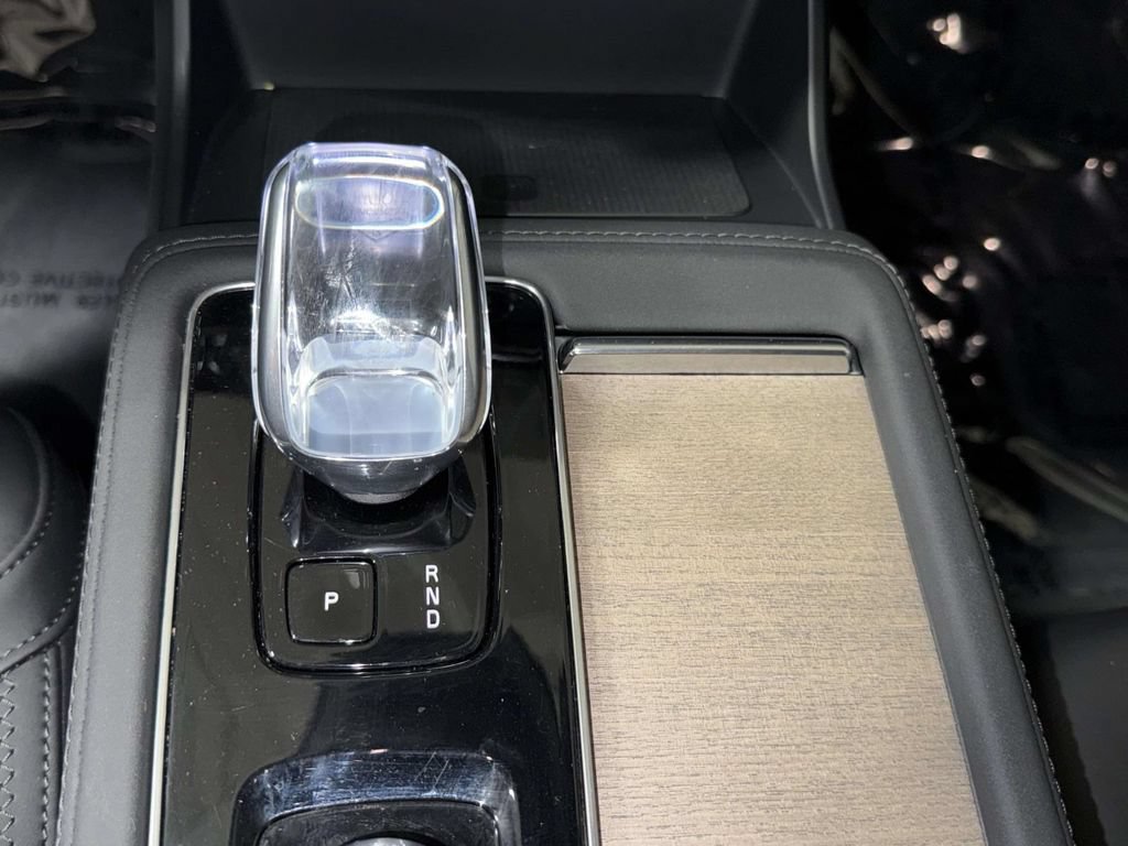 Used 2025 Volvo XC90 B6 Plus AWD/4WD image 24