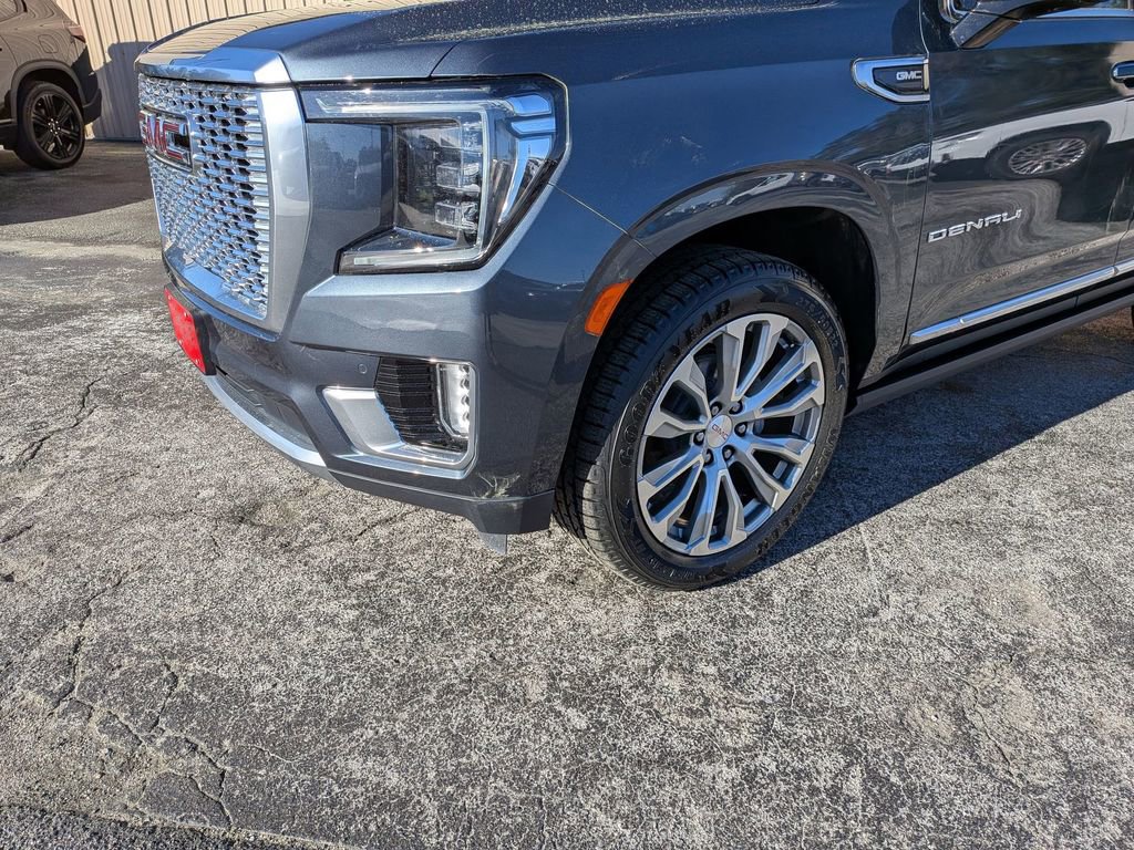Used 2021 GMC Yukon Denali w/ Denali Premium Package image 9