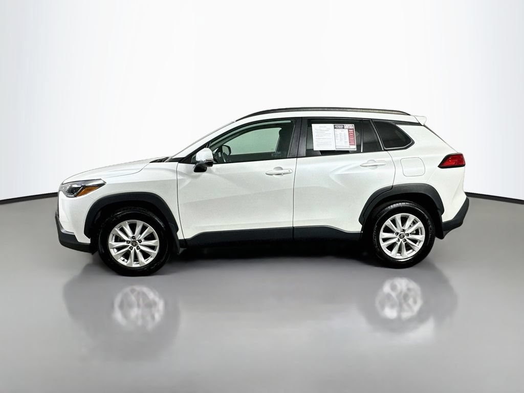 Used 2024 Toyota Corolla Cross LE w/ Moonroof Package FWD image 5