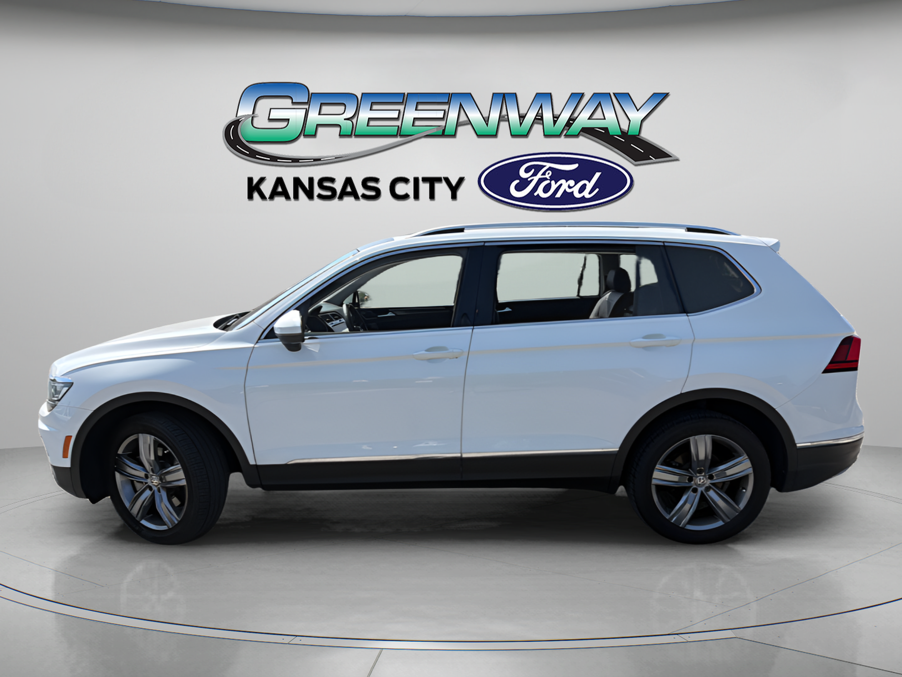 Used 2019 Volkswagen Tiguan SEL Premium AWD/4WD image 4